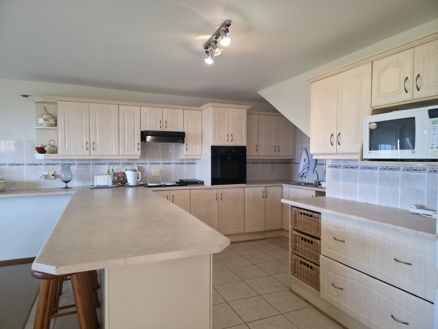 7 Bedroom Property for Sale in Wavecrest Eastern Cape